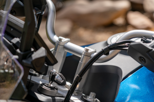 CFMOTO 800MT MOTOROS KERÉKPÁR KERÉKPÁR-EMELŐ – ALUMÍNIUM, SZÜRKE, 2, nordicamoto.ro