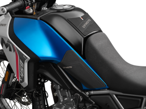 Tankvédő és csúszásgátló betétkészlet CFMOTO 450MT modellekhez, 2024–2027 – 3 részes, 2, nordicamoto.ro