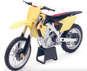 2016-os Suzuki RMZ 450 makett a Toy Model gyártmányában, 1:12 méretarányban, nordicamoto.ro