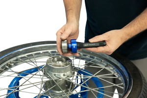 MOTION PRO kerékcsapágy-csavarkulcs-készlet Harley-Davidson-hoz – kék, eloxált, 2, nordicamoto.ro