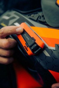 Cardo Packtalk EDGE kommunikációs rendszer – KTM, 4, nordicamoto.ro