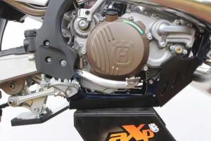 AXP Racing Xtrem motorvédő KTM/Husqvarna/Gas Gas 250/300 kétütemű modellekhez (2019–2023), fekete, 3, nordicamoto.ro