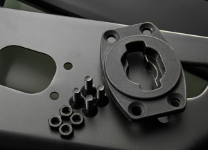 CFMOTO CF CONNECT QUICK MOUNT ADAPTÁTOR FÉM CSOMAGTARTÓHOZ – FEKETE, 3, nordicamoto.ro