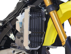 AXP Racing hűtővédő a Suzuki DR-Z4S/DR-Z4S+ '25–'26-os modelljeihez, alumíniumból, 1, nordicamoto.ro